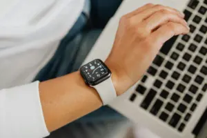 Odnowiony Apple Watch &ndash; czy smartwatch z drugiej ręki to dobry wyb&oacute;r?