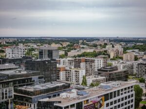 Szybka sprzedaż nieruchomości bez pośrednik&oacute;w &ndash; jak sprawnie uwolnić kapitał w stolicy?