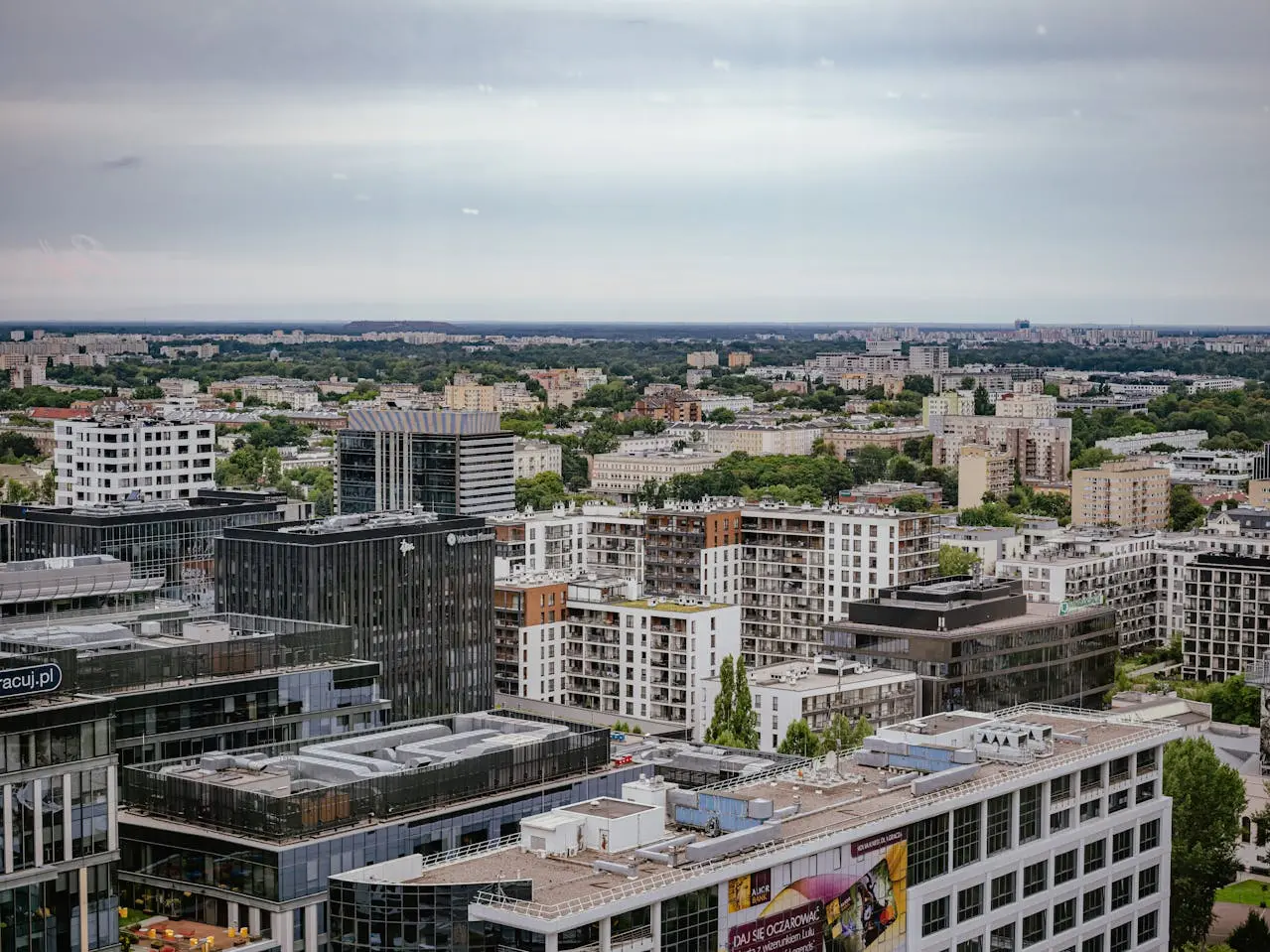 Szybka sprzedaż nieruchomości bez pośredników – jak sprawnie uwolnić kapitał w stolicy?